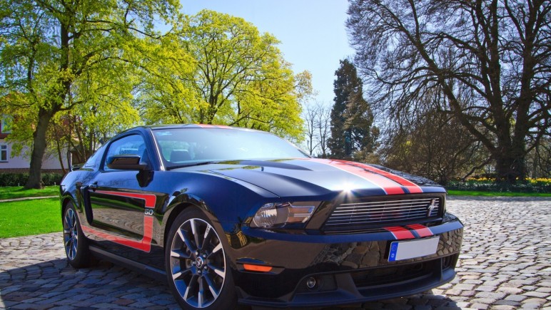 FORD MUSTANG GT SPORTS CAR