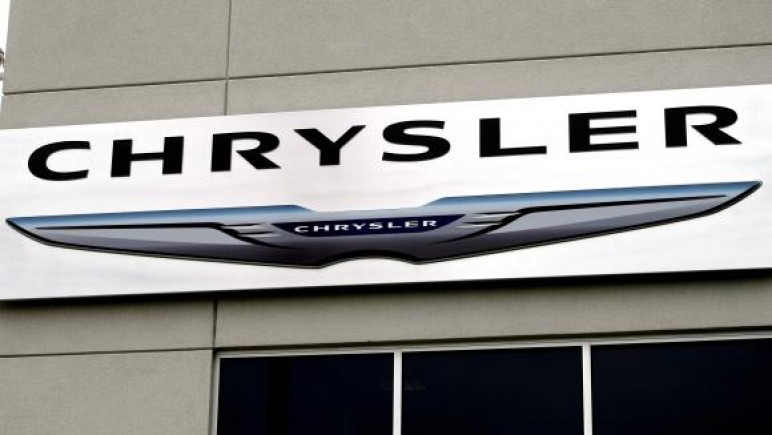 Chrysler recalls 184,215 SUVs for possible air bag issue