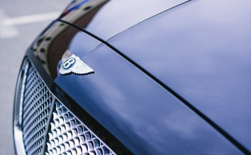 BLUE BENTLEY CONTINENTAL GT CLOSE PHOTOGRAPHY