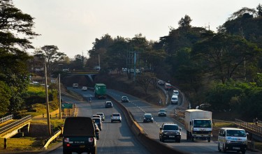 PHOTO VEHICLES ON A HIGHWAY 