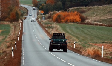 PHOTO OF CHEVROLET PICKUP TRUCK ON ROAD 