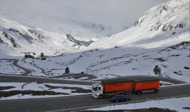 TRAIL MOUNTAIN SNOW THE ALPS, TRUCK