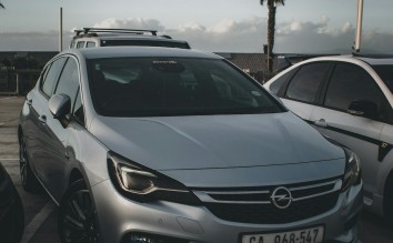 PARKED SILVER OPEL ASTRA 