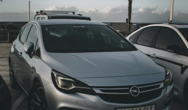 PARKED SILVER OPEL ASTRA 
