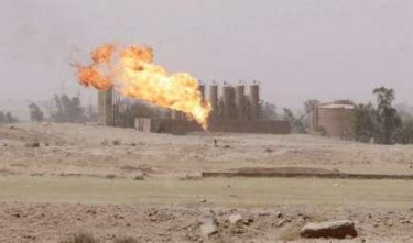 Facing new oil glut, Saudis avoid past mistakes to halt price slide