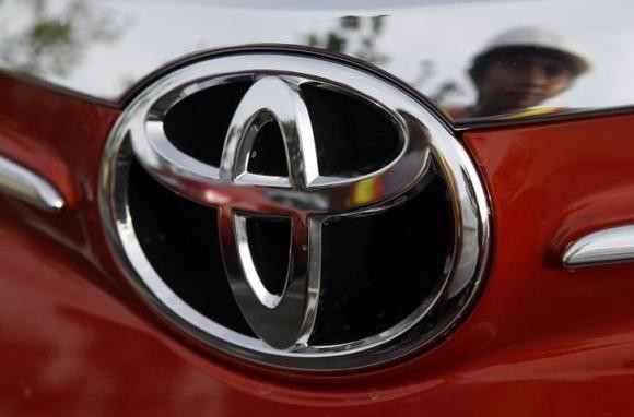 Toyota executive stands by Takata as supplier despite air bag troubles