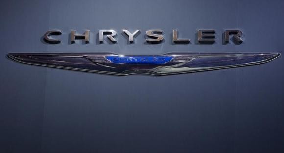 Safety group asks U.S. regulators for defect probe of Chrysler vehicles