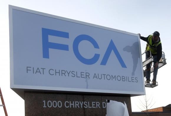 U.S. regulator: Chrysler recall delay hikes air bag risk