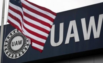 UAW presses Daimler at Alabama plant after NLRB victory