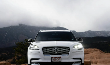 LINCOLN CAR, CAR WITH MOUNTAIN IN COLORADO
